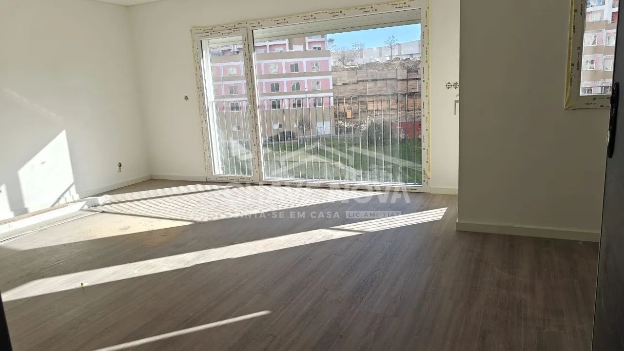 Apartamento T3 Novo com Parqueamento – Santa Marta do Corroios