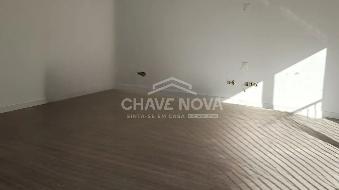 Apartamento T3 Novo com Parqueamento – Santa Marta do Corroios - 2