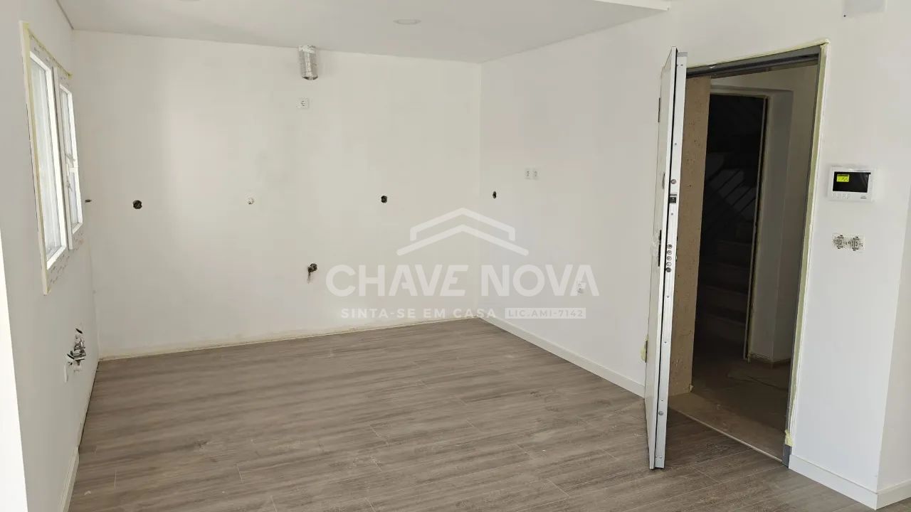 Apartamento T3 Novo com Parqueamento – Santa Marta do Corroios - 3
