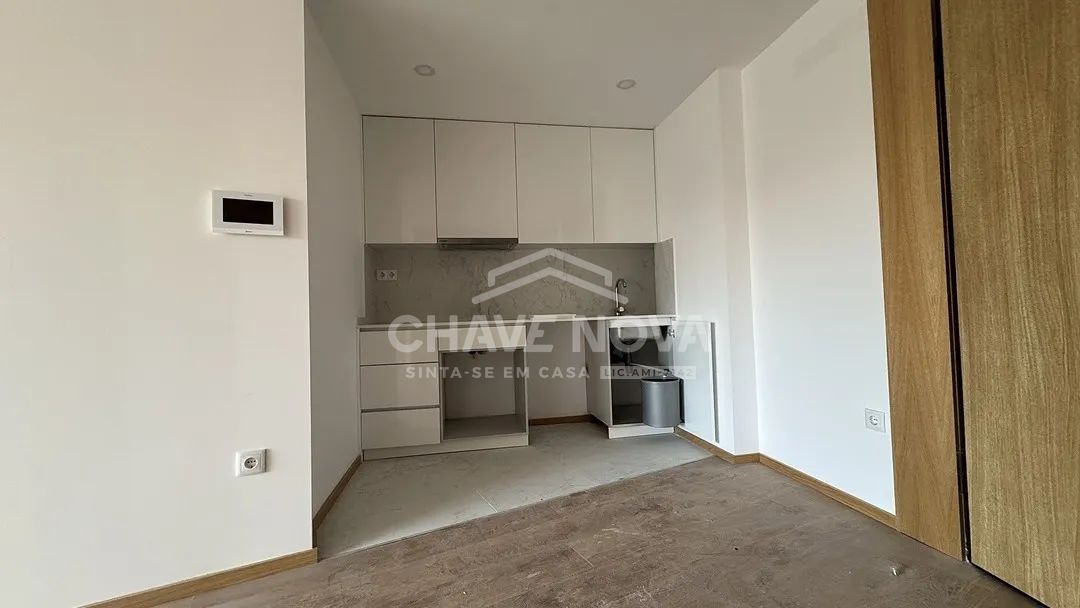 Arrendamento T1 c/lugar de garagem no Porto (Bessa)