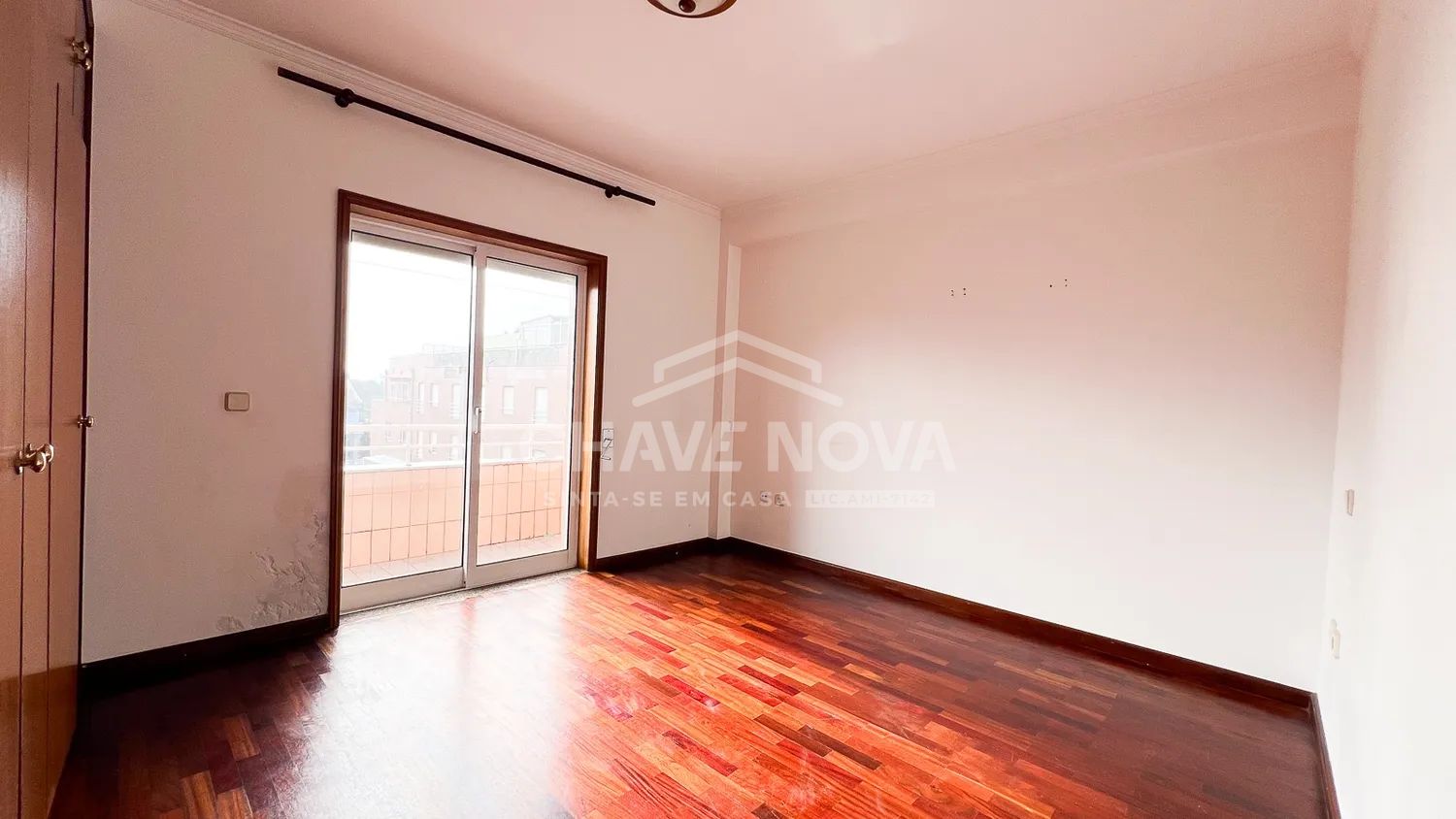 Apartamento T2 c/Lugar de Garagem e Varanda na Madalena - 3