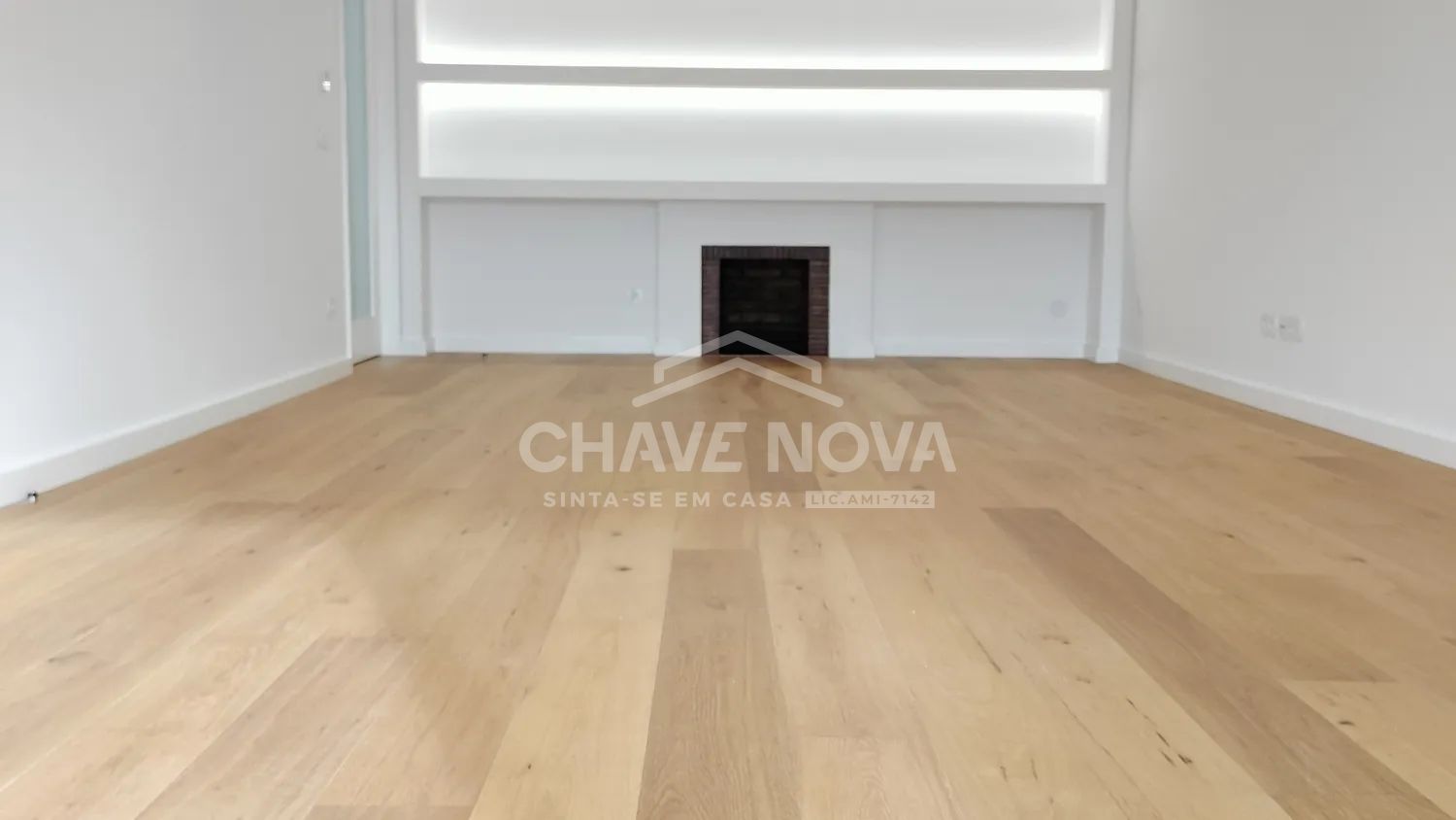 Apartamento T3 de Luxo Totalmente Renovado | Av. da Boavista - Porto - 2