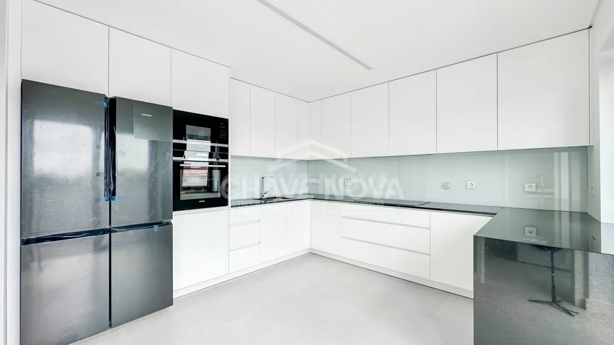 Arrendamento Apartamento T4 Novo em Matosinhos Sul com terraço de 55 m2