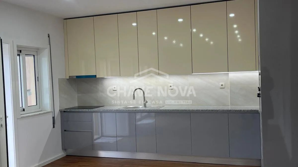 Apartamento T3, remodelado, em Águas Santas