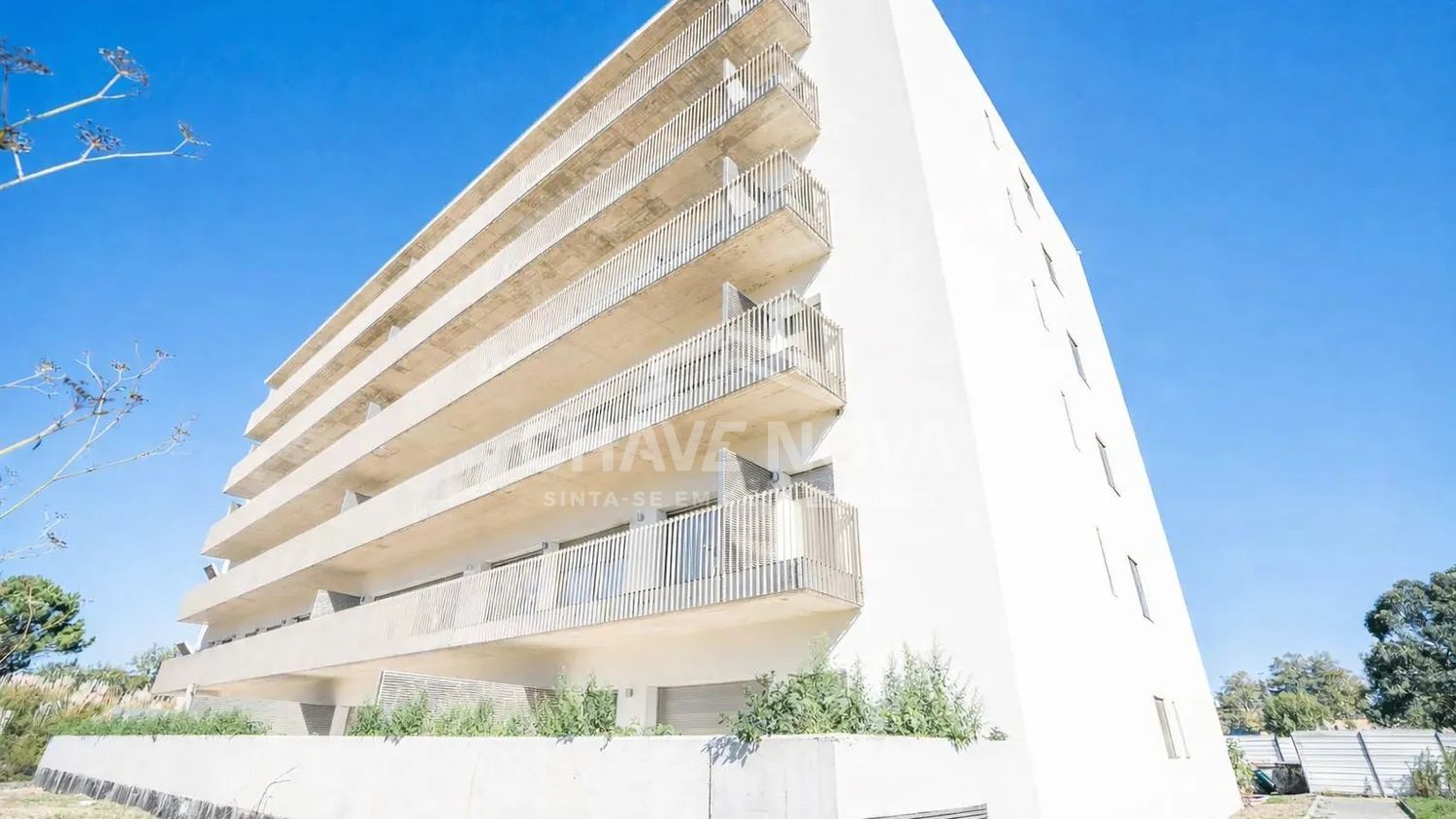 Apartamento T2 Novo, com Varanda e Lugar de Garagem, Canidelo