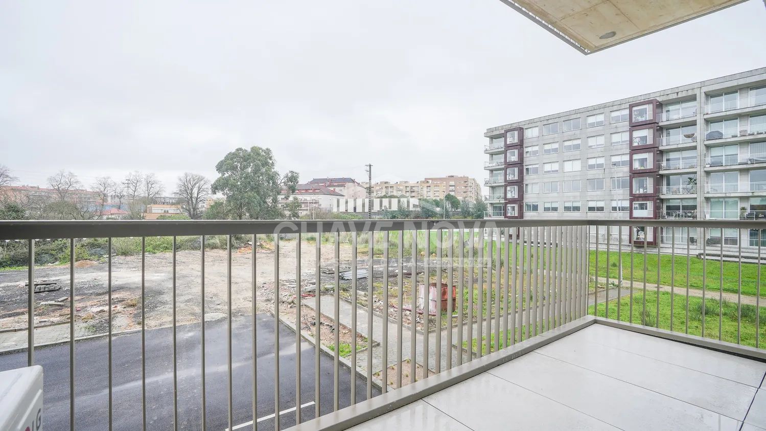 Apartamento T2 Novo, com Varanda e Lugar de Garagem, Canidelo - 2