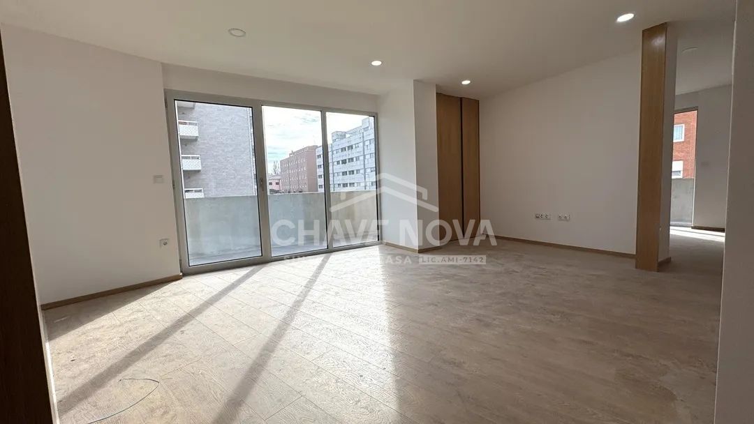Arrendamento T2 c/lugar de garagem no Porto - 2