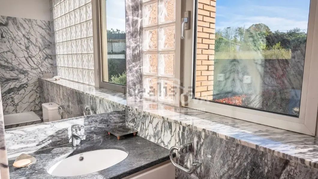 Moradia Triplex V4 suites 228 m² com jardim e terraços na Boavista - 2