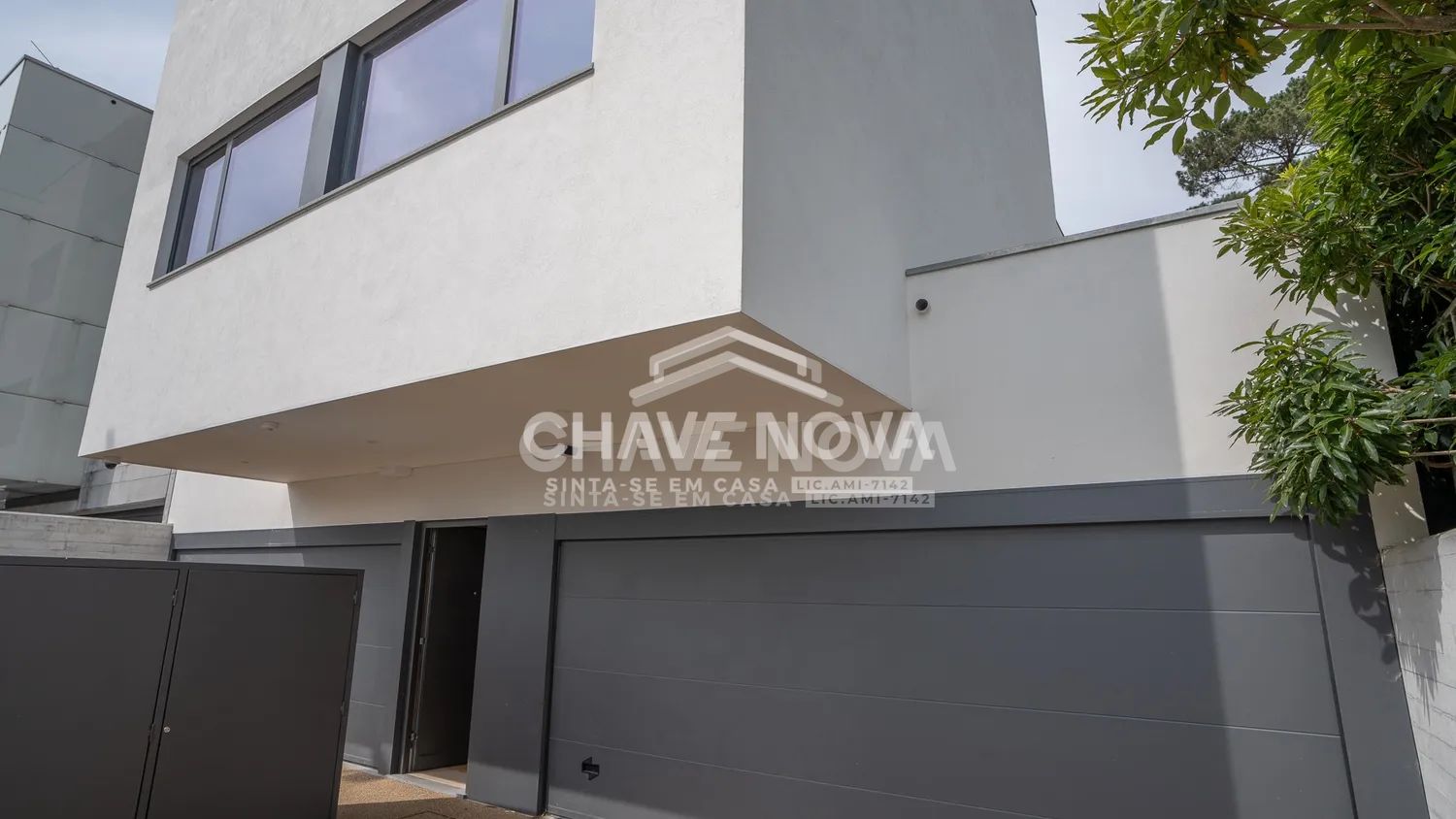 Arrendamento Moradia V4 Duplex, com piscina no Bairro da Vilarinha, Porto