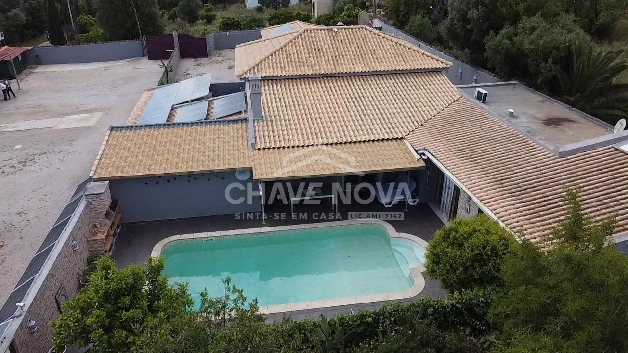 Moradia T6 com Terreno de 2.000 m² em Almancil – Excelente Potencial | €950.000