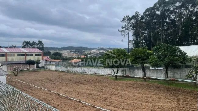Terreno c/690m2 p/Construção Moradia Térrea ou Duas Moradias Geminadas | S. Félix da Marinha - 2