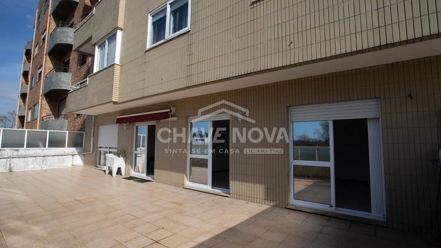 T2 com Terraço de 40m² e 2 Lugares de Garagem - 2
