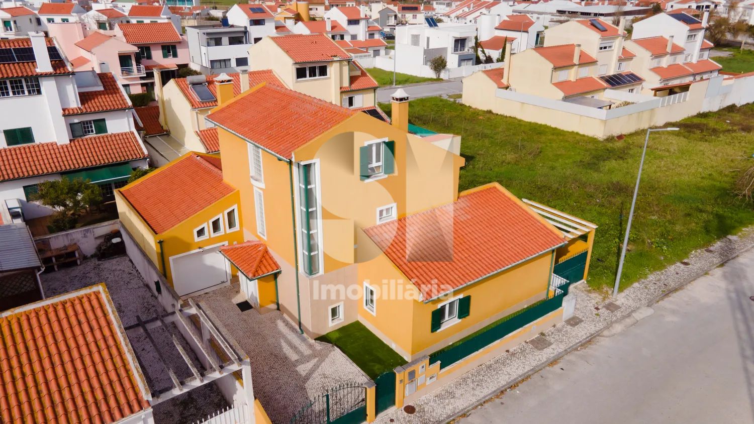 3-BEDROOM HOUSE IN MARINHA GRANDE
