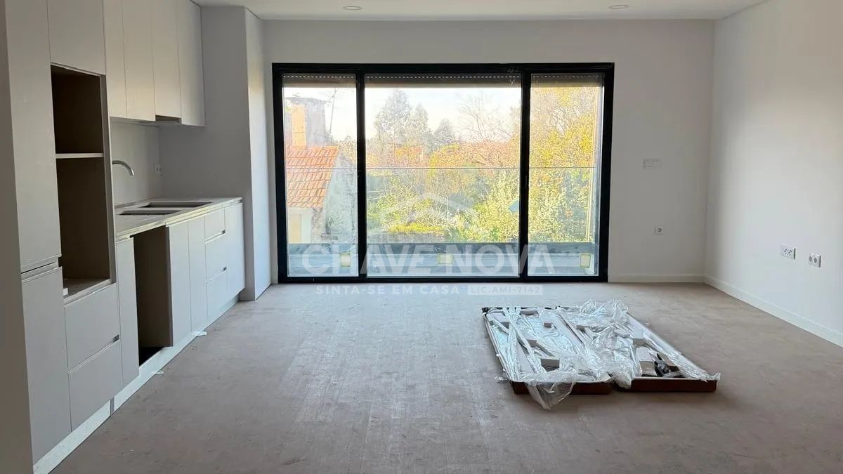 Apartamento T2 + 1 com Varanda - 3