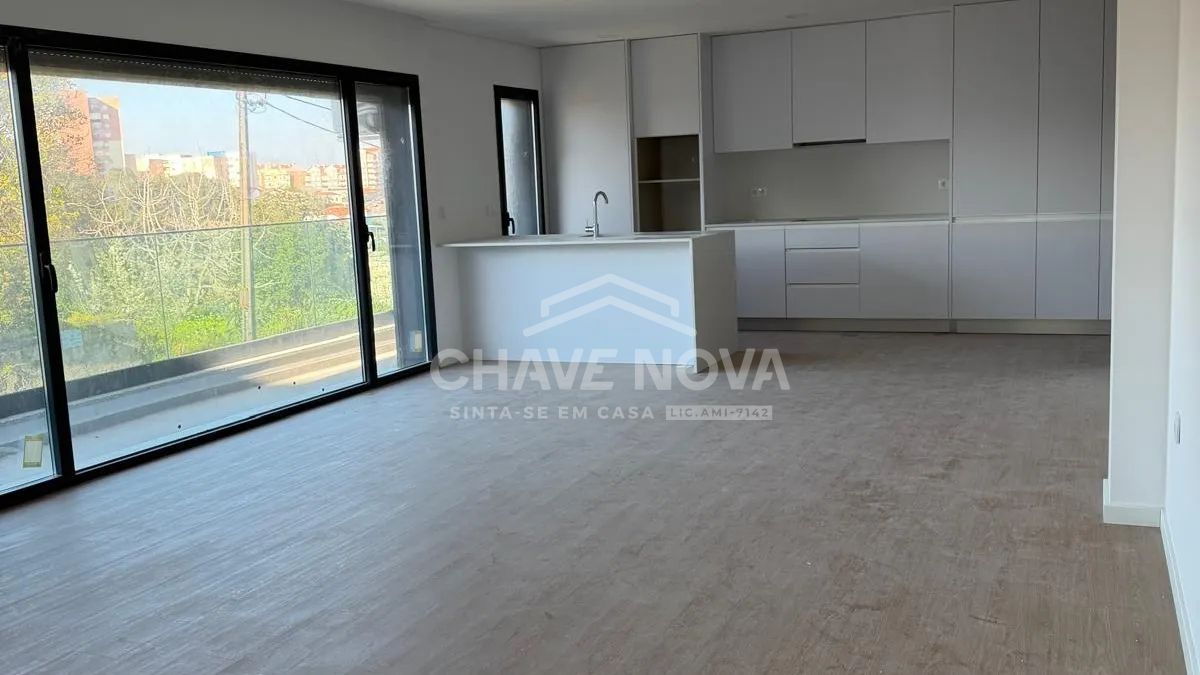 Apartamento T3 + Terraço - 2