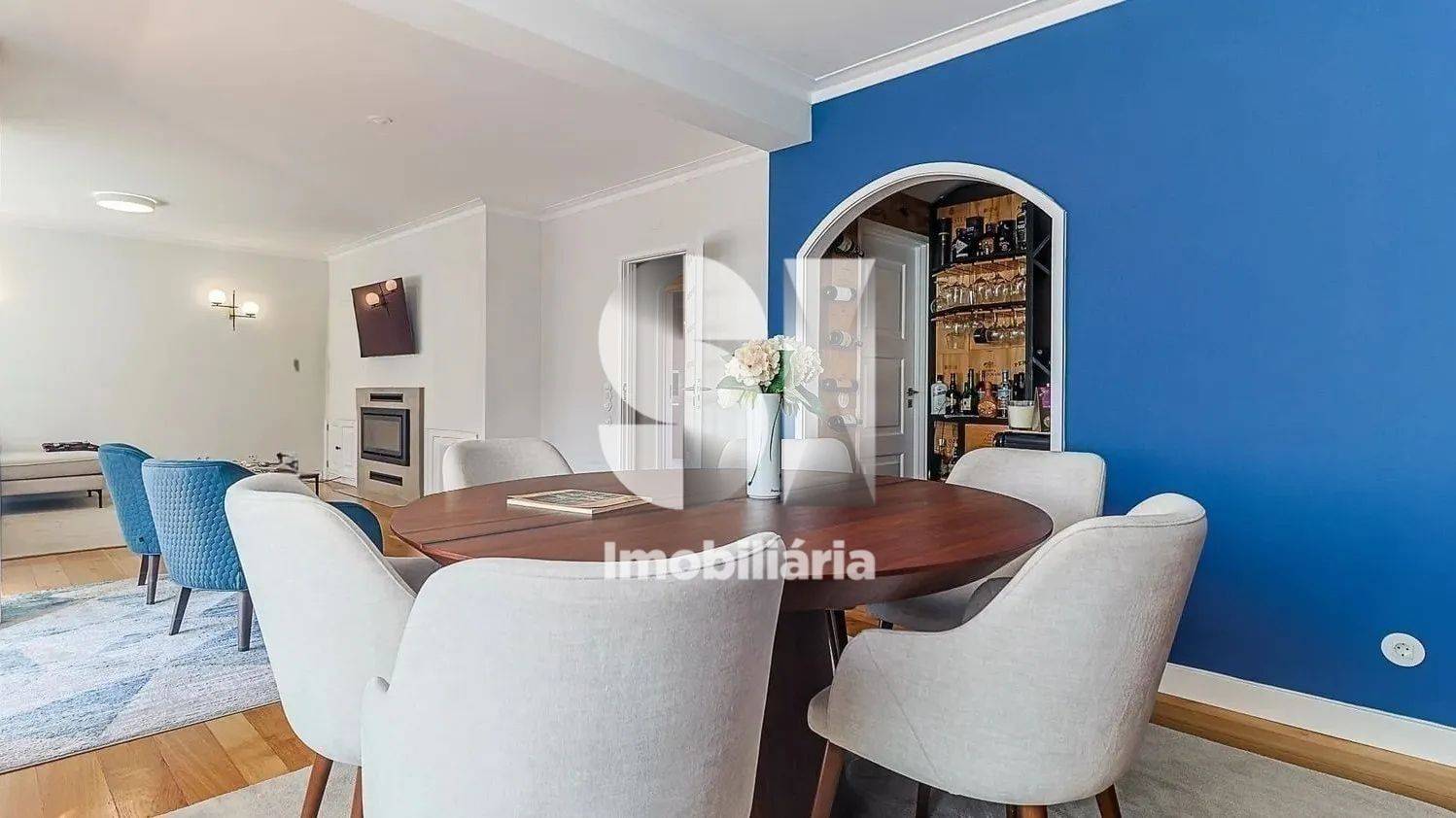 Apartamento T6 em Celas - 2