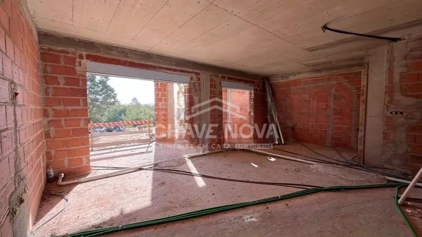 Apartamento T2  Com Garagem Em Construção Vale Milhaços Corroios
