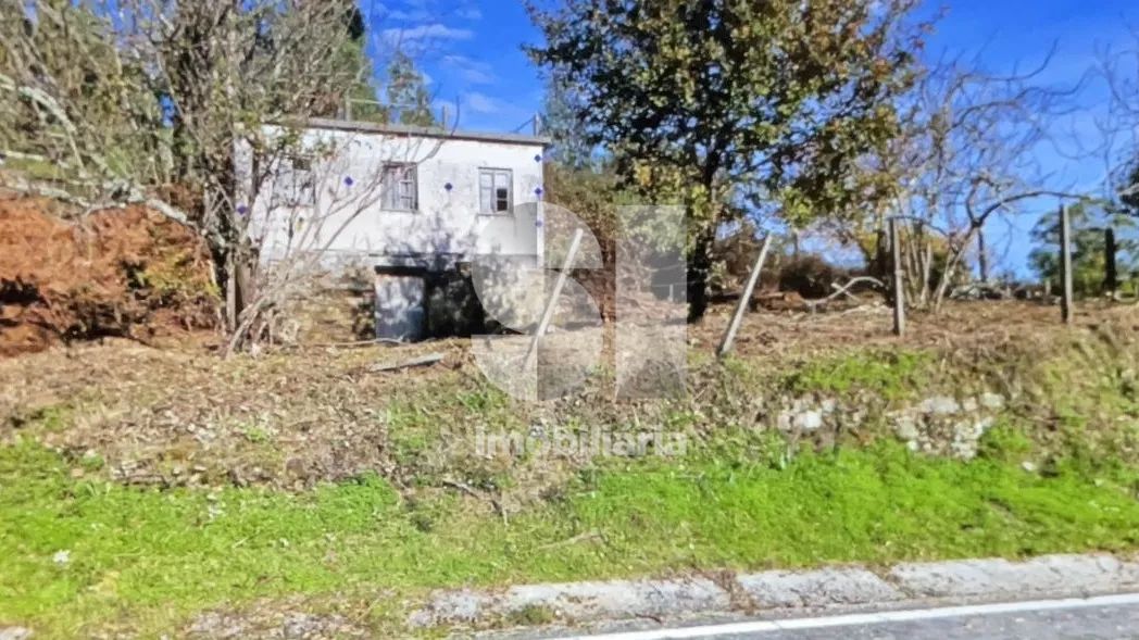 Lote de terreno com moradia - 2