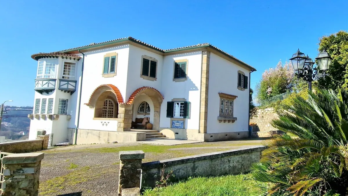 Quinta histórica com três habitações e amplos jardins em Oliveira de Azeméis