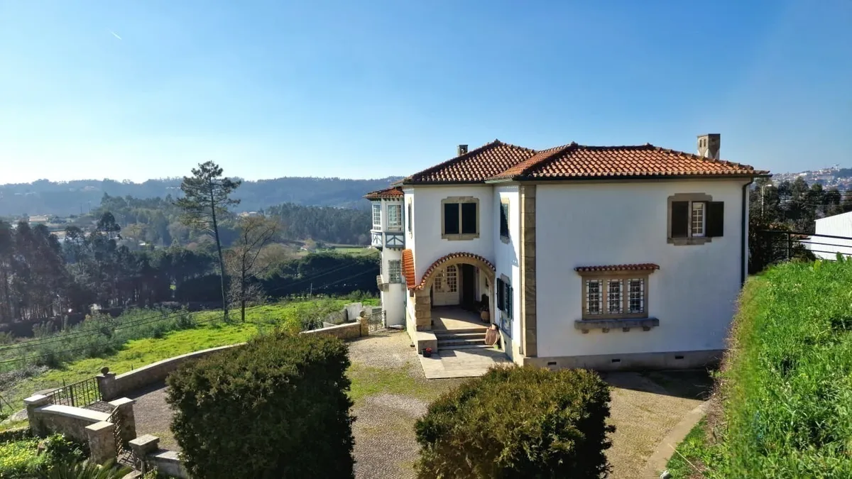 Quinta histórica com três habitações e amplos jardins em Oliveira de Azeméis - 2