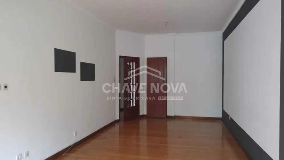 Apartamento T2 com Terraço e Anexo no Porto - 3
