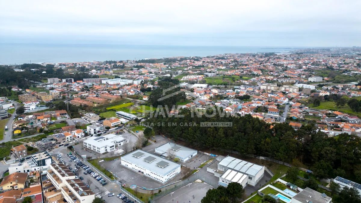 Apartamento T2 em Rés do Chão elevado situado na Madalena, perto da Linha Férrea e da A44. - 2