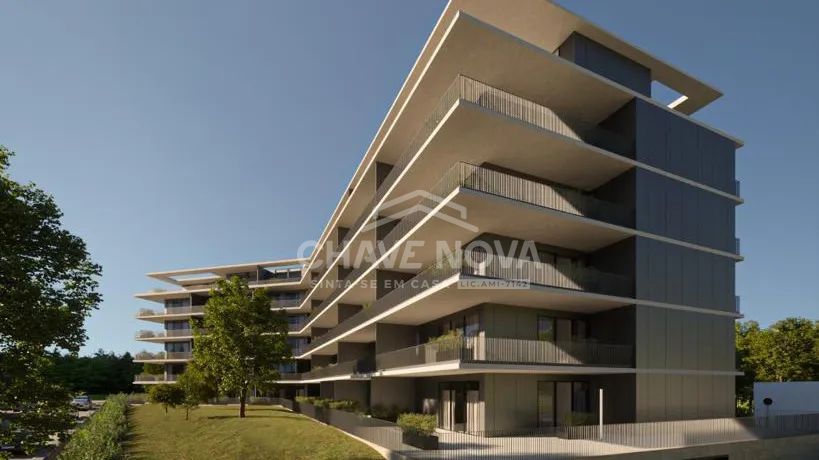 Apartamento T1 Novo, com Terraço e Box, em Santa Marinha  - 2