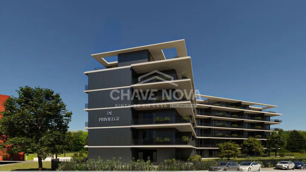 Apartamento T1 Novo, com Terraço e Box, em Santa Marinha  - 3