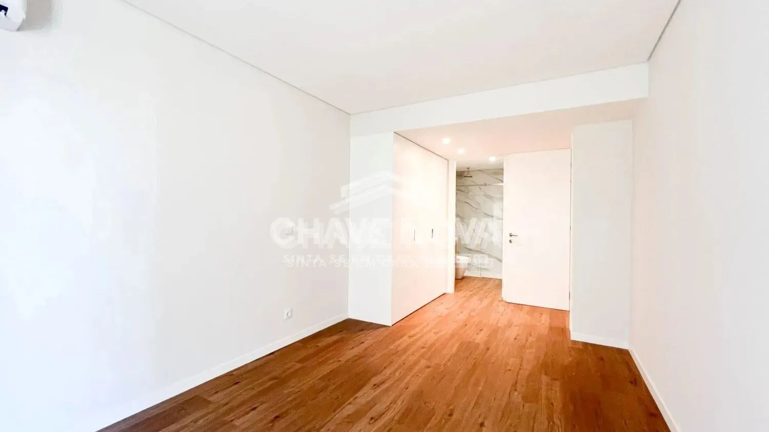 Apartamento T1 com Varanda e Garagem no Condomínio Jardins da Seara  - 3
