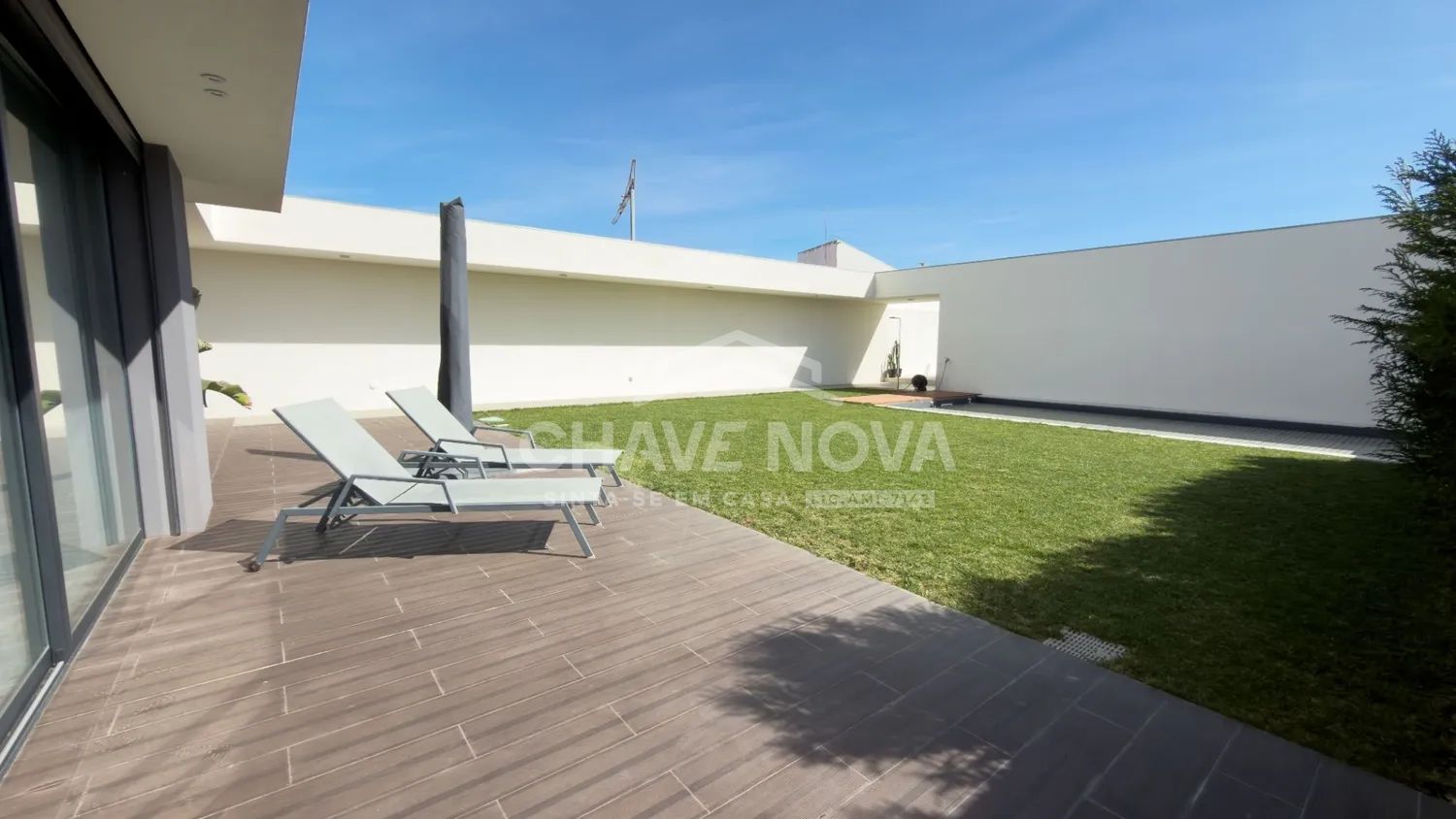 Moradia em Banda V5 Como Nova c/ Garagem e Piscina em Valadares (Praias) - 2