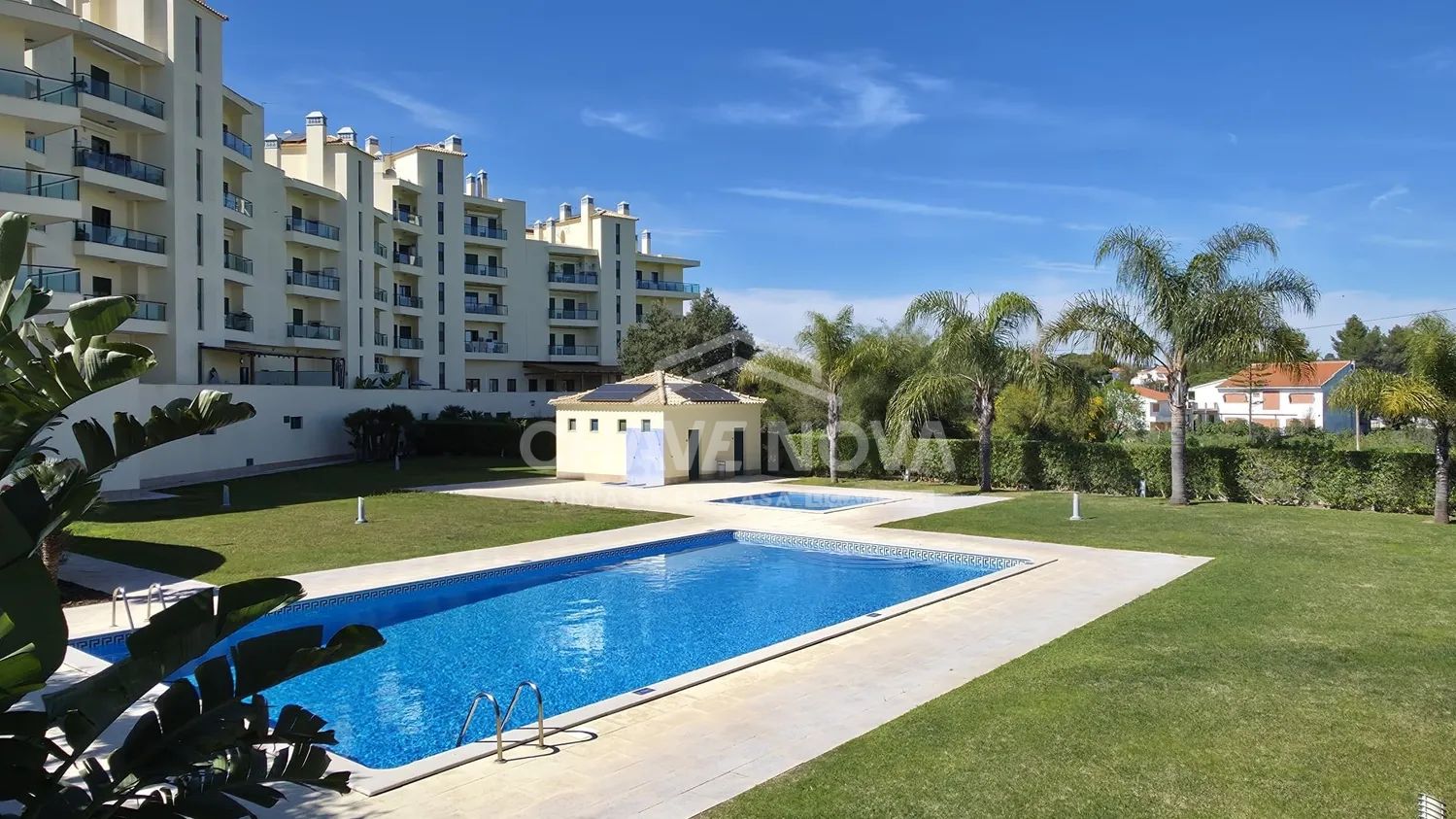 Apartamento T3 com piscina, Quarteira