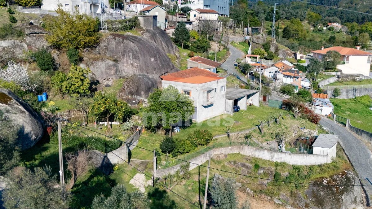Moradia Individual num Terreno com 1.300m2 - Frades, Póvoa de Lanhoso  - 2