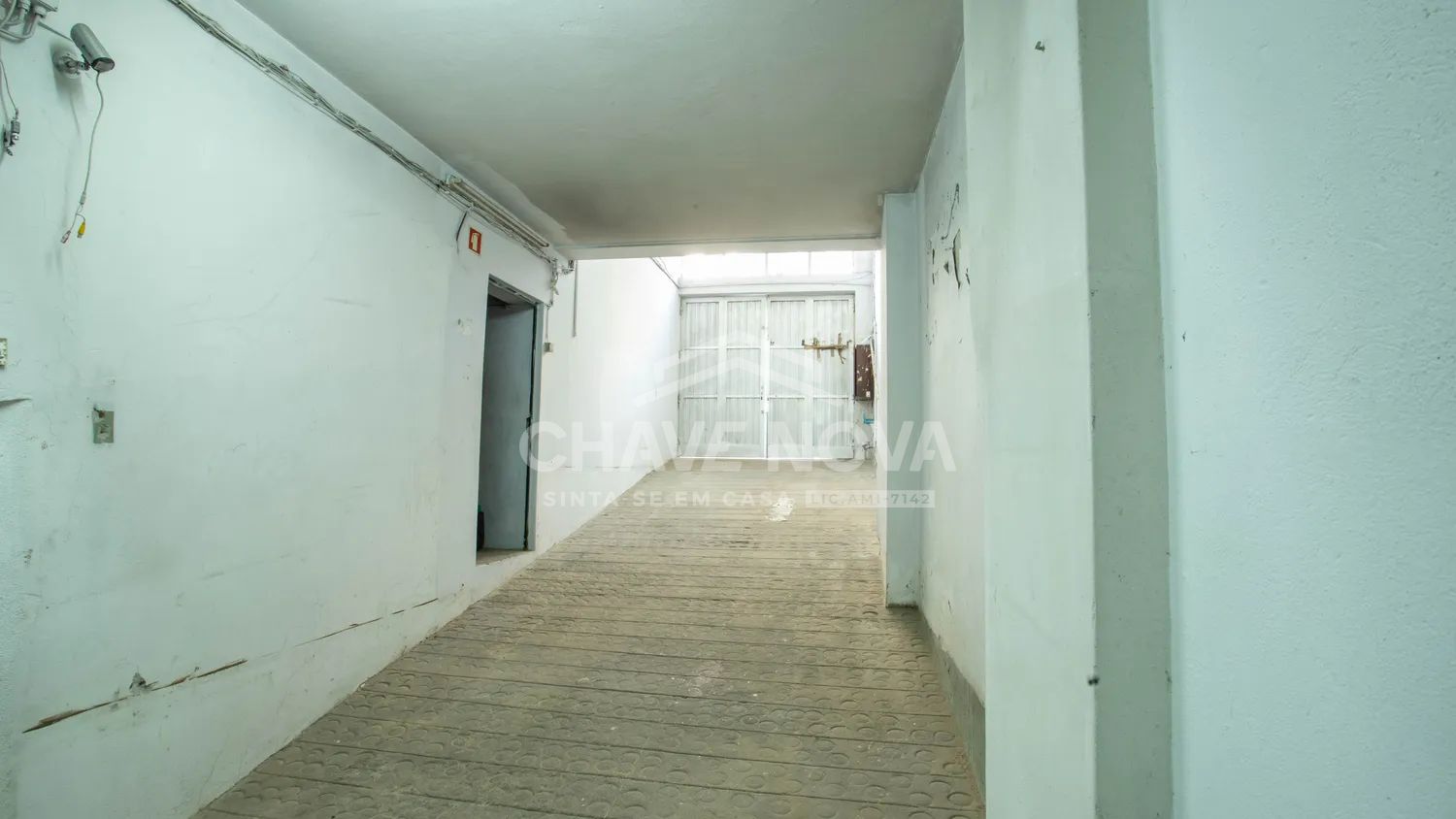 Garagem / Armazém Independente com 256 m² na Avenida da República - 2