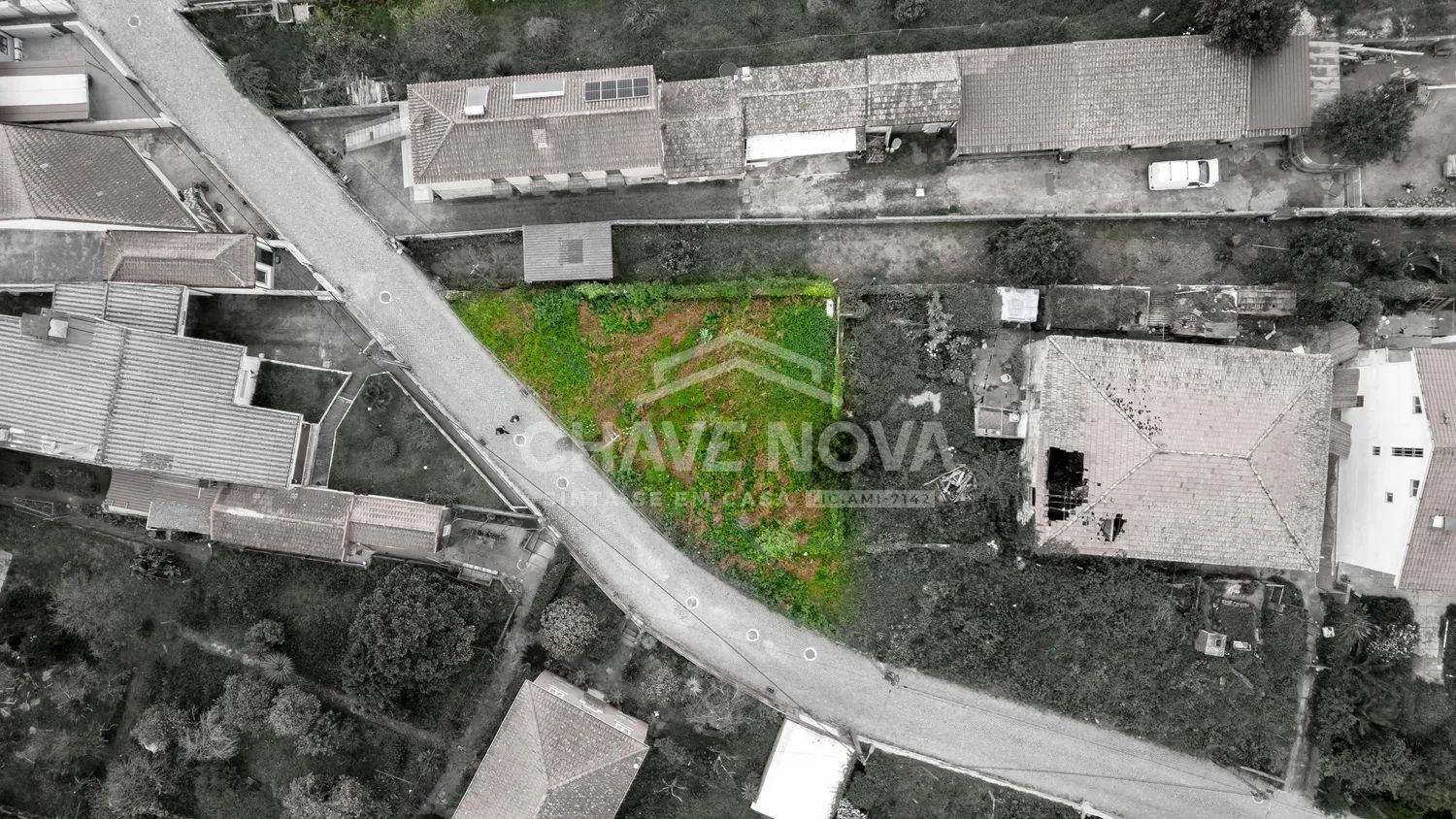 Terreno no Areinho de Oliveira do Douro para venda