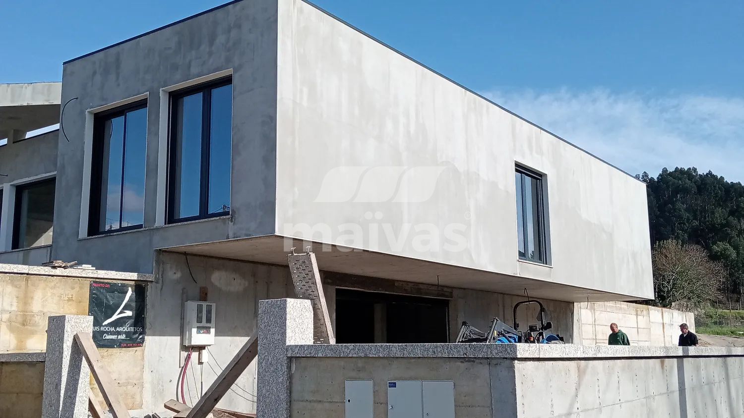 Moradia de Luxo Minimalista com Piscina Infinita