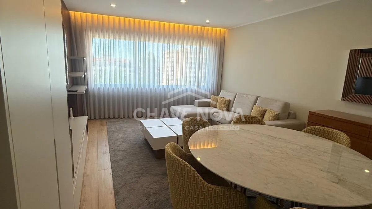 🏡 Apartamento T2 Mobilado em Soares dos Reis – Zona Central - 2