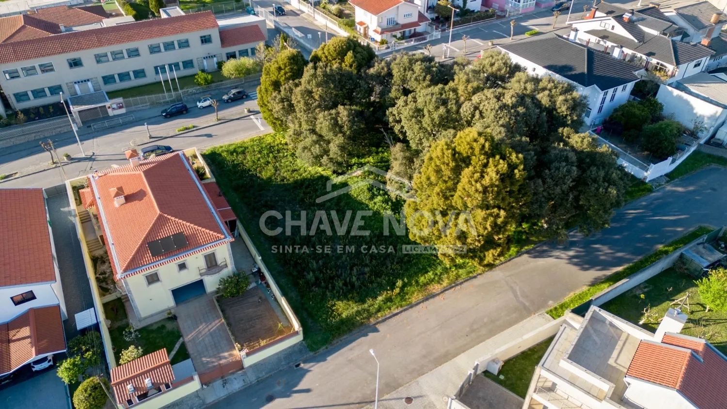 Terreno para construção em Lourosa | 280m² | Possibilidade de adquirir 2 lotes