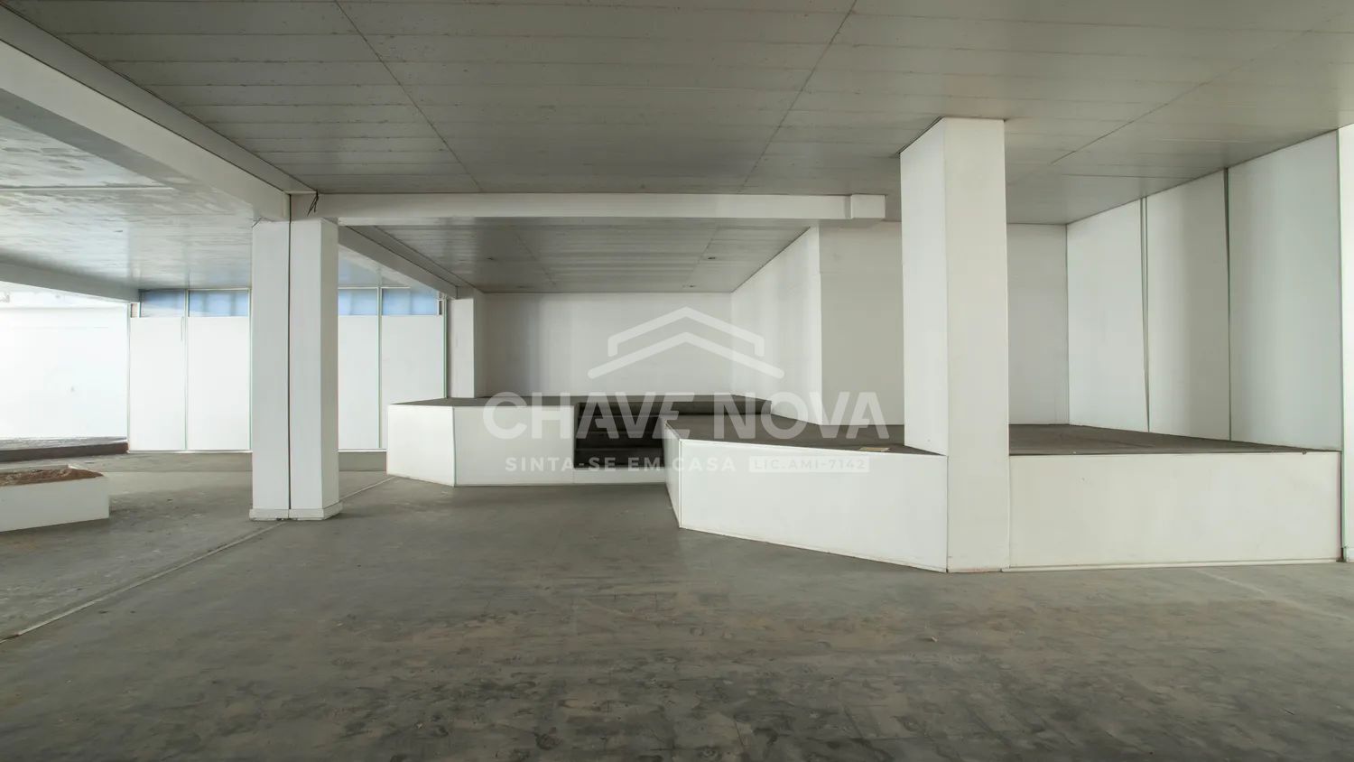 Espaço para comercio/Serviços à venda na Avenida da Boavista perto da Casa da Música - 2