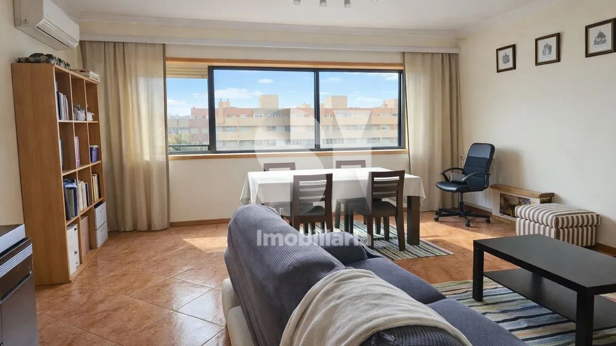 T3 com Garagem Fechada e Varanda - Vila Nova de Gaia - 2