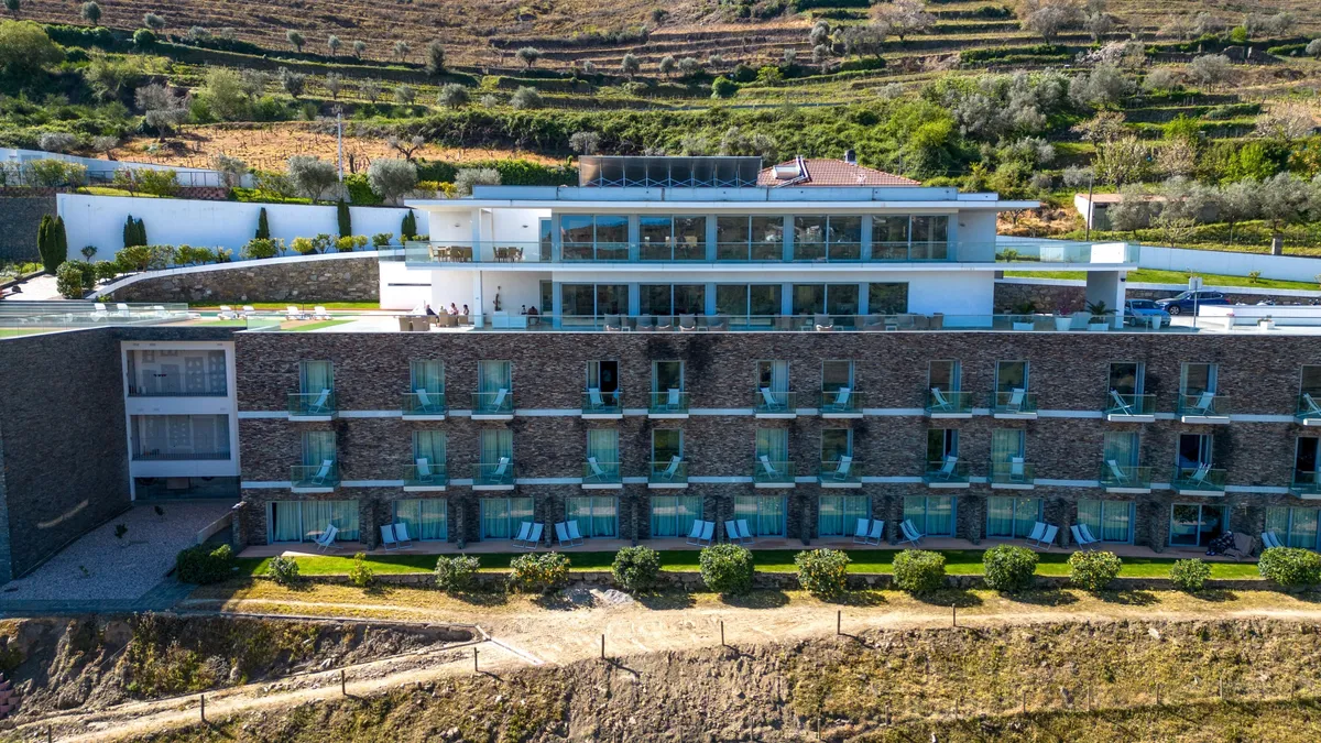 HOTEL DE 4 ESTRELAS NO DOURO – OPORTUNIDADE DE INVESTIMENTO ÚNICA - 2