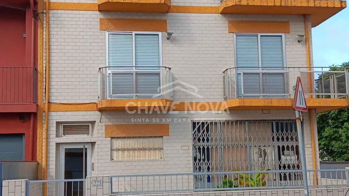 Apartamento T3 com Excelente Luz Natural, em Ramalde  - 2