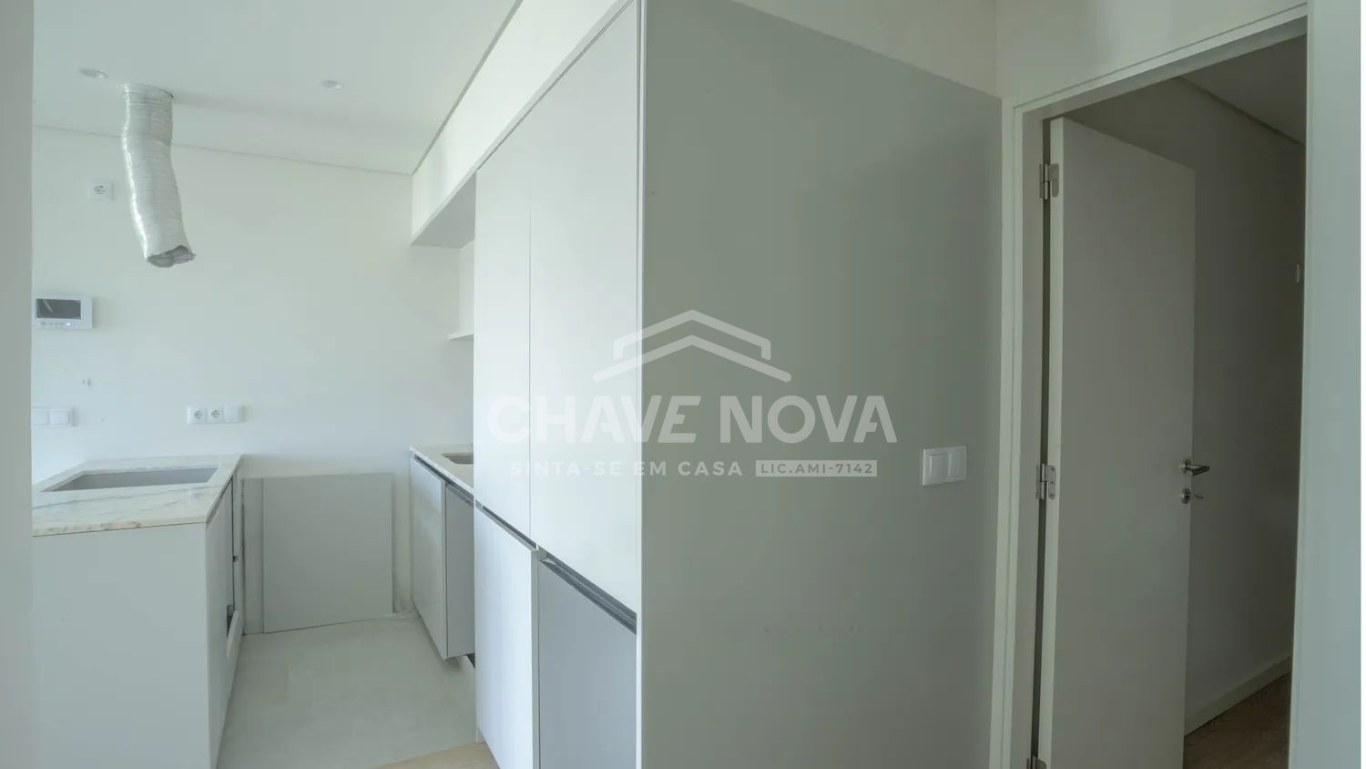 Apartamento T1 + 1  - Piso Cave Trás - Fração B - 2