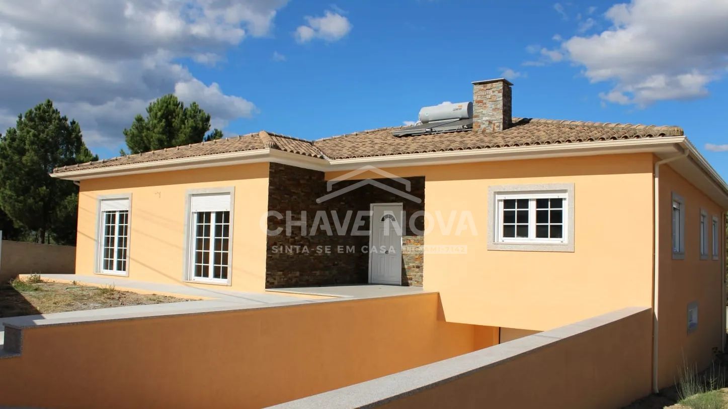MORADIA T4 EM VILA VERDE DA RAIA - CHAVES