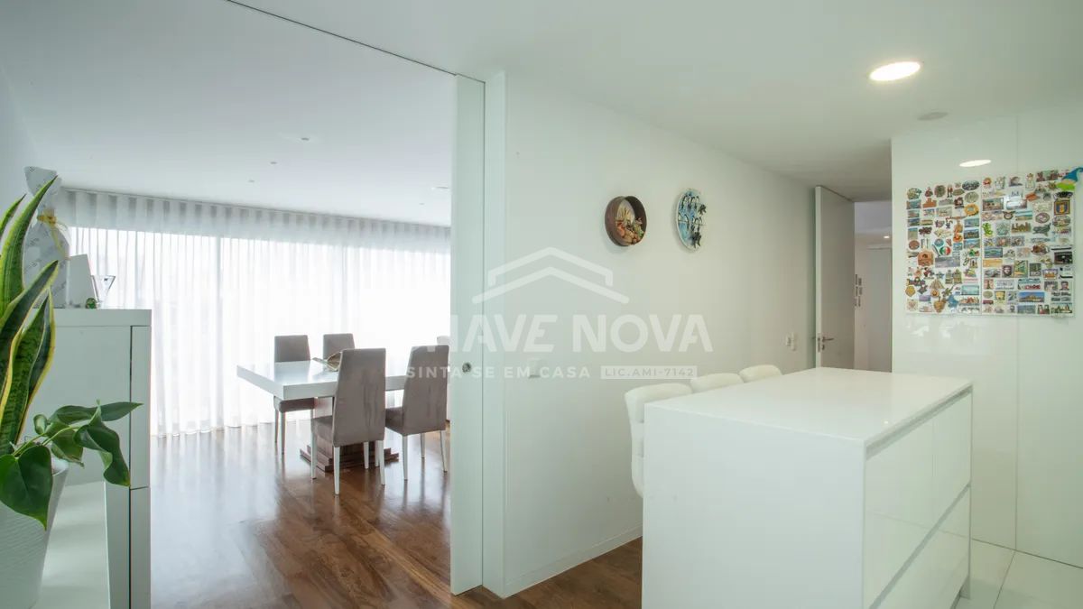 Apartamento T3 com Vista Deslumbrante no Coração de Vila Nova de Gaia - 2