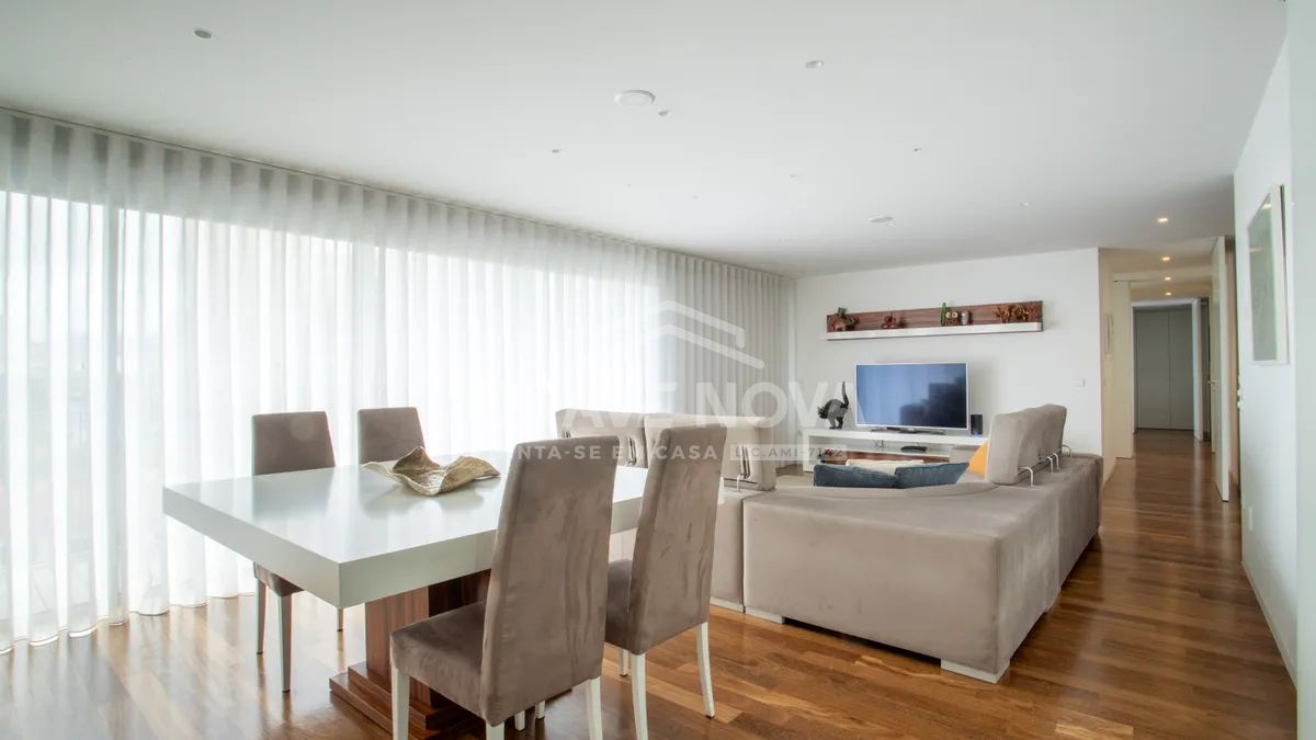 Apartamento T3 com Vista Deslumbrante no Coração de Vila Nova de Gaia - 3