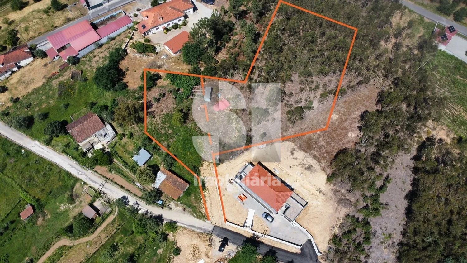 2 terrenos com possibilidade de construção