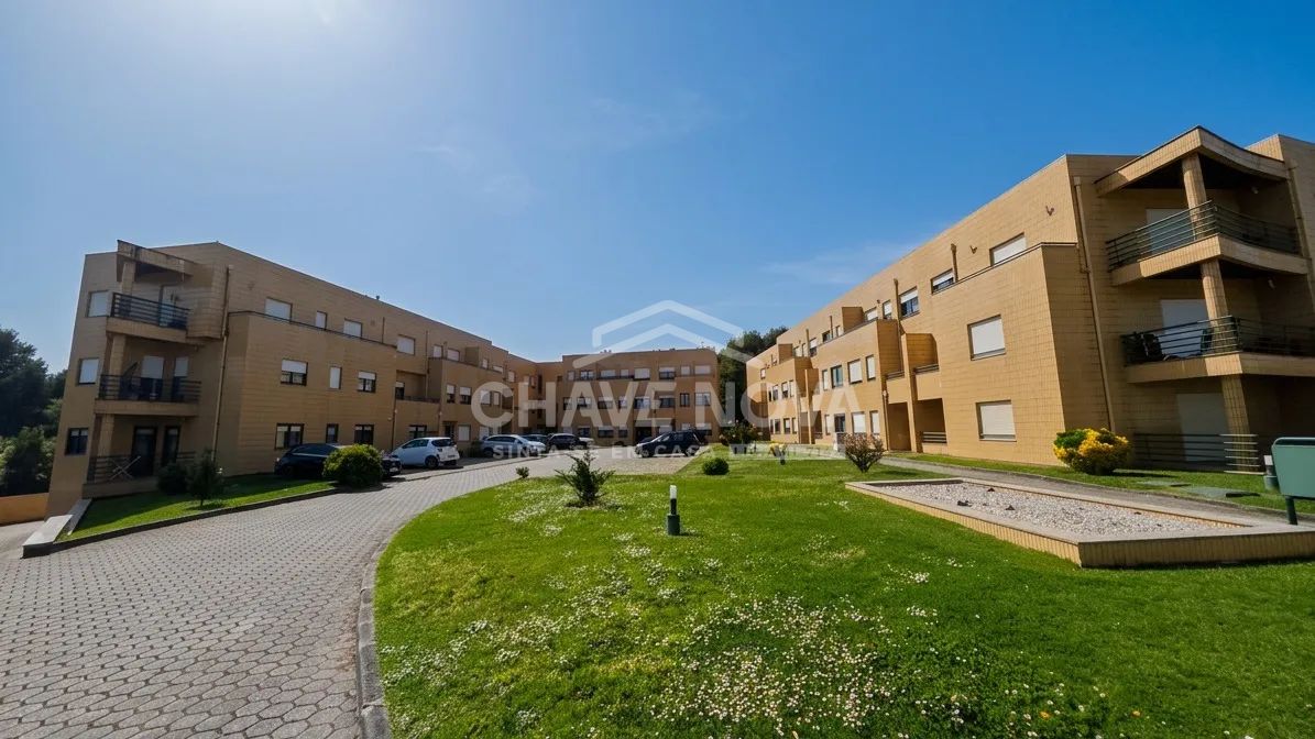 Apartamento T3+1 localizado em Pedroso