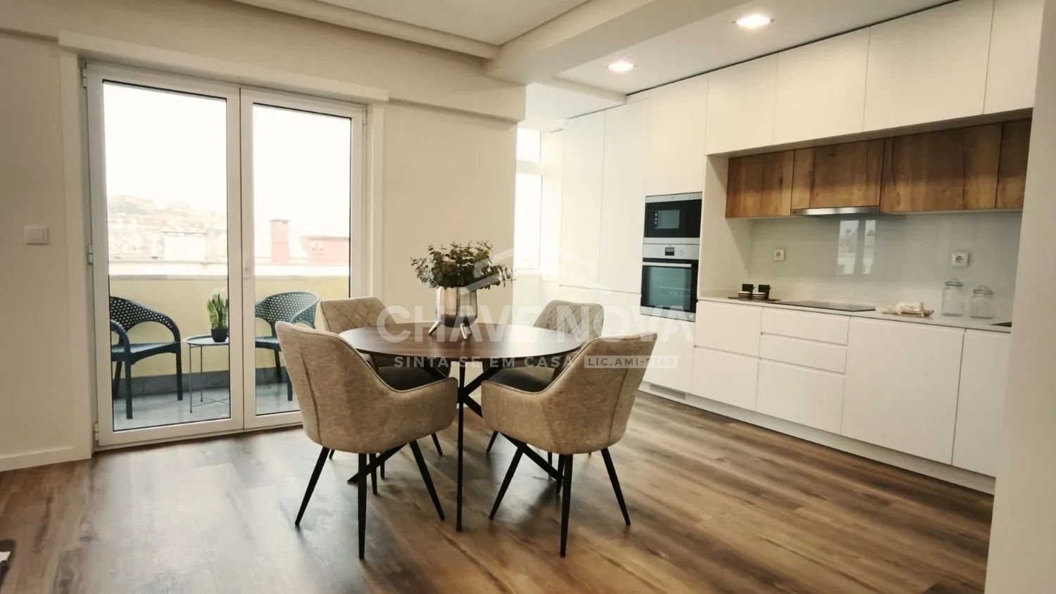 Apartamento T3 em Remodelação com Excelente Vista e Varanda em Benfica - 3