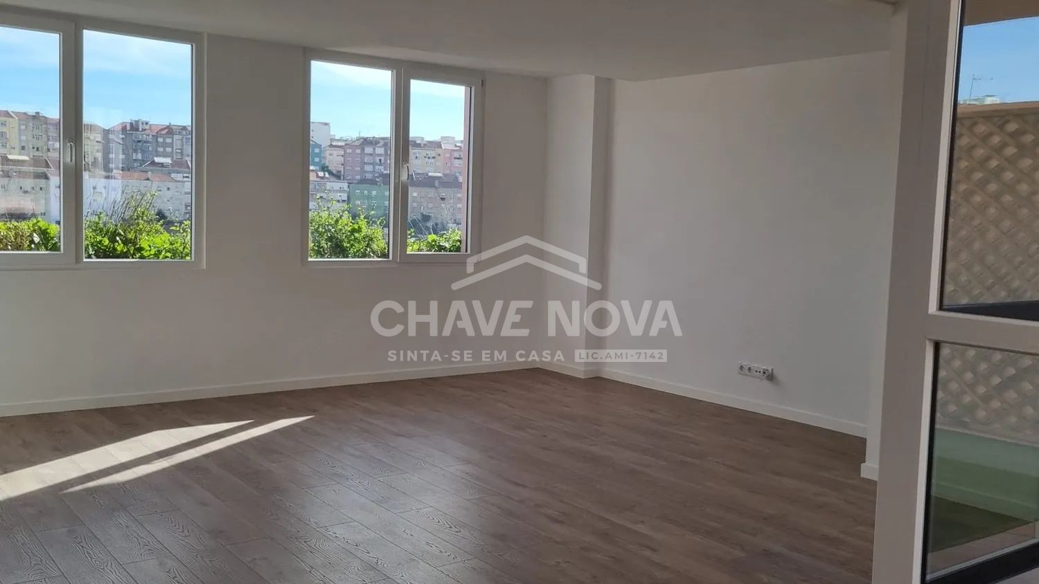T2+1 Remodelado com Acabamentos Premium | Centro da Amadora – Reboleira - 3