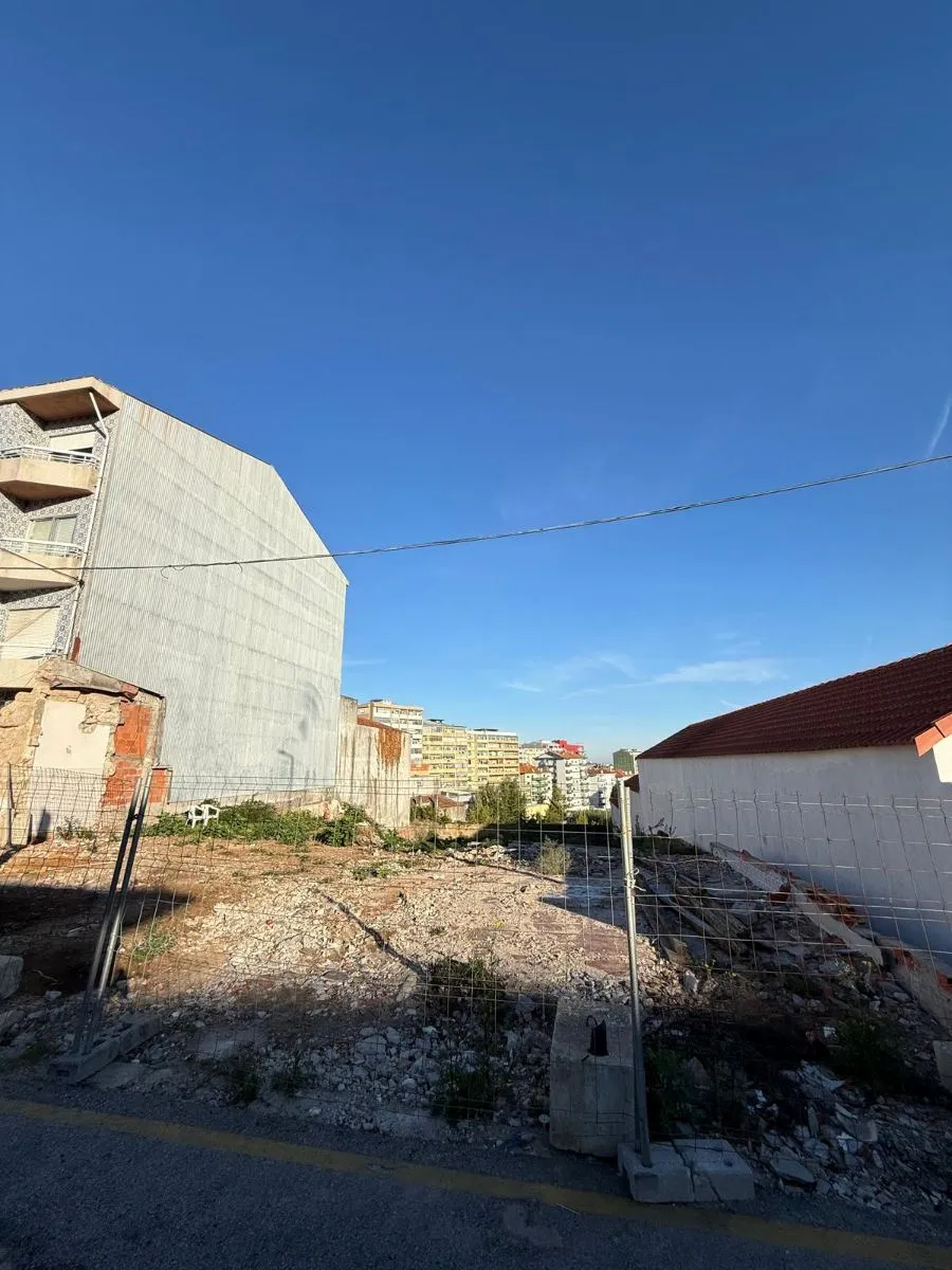 Terreno para construção em altura com projeto aprovado - a 150m da Rotunda de Santo Ovídeo - 3